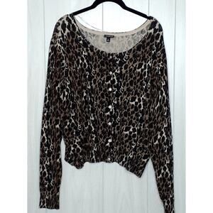 Ladies Torrid Animal Print Cropped Cardigan Sweater Size 2 Jeweled Buttons